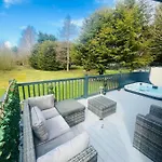 Sunbird Lodge With Hot Tub