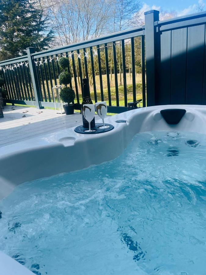 Casa de férias Sunbird With Hot Tub *