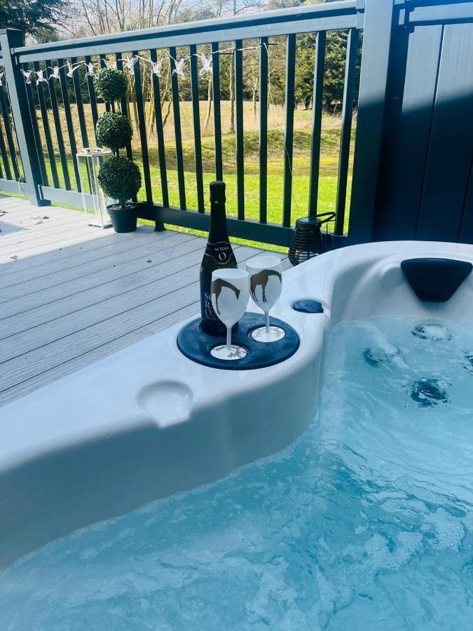 Sunbird With Hot Tub Casa de férias York